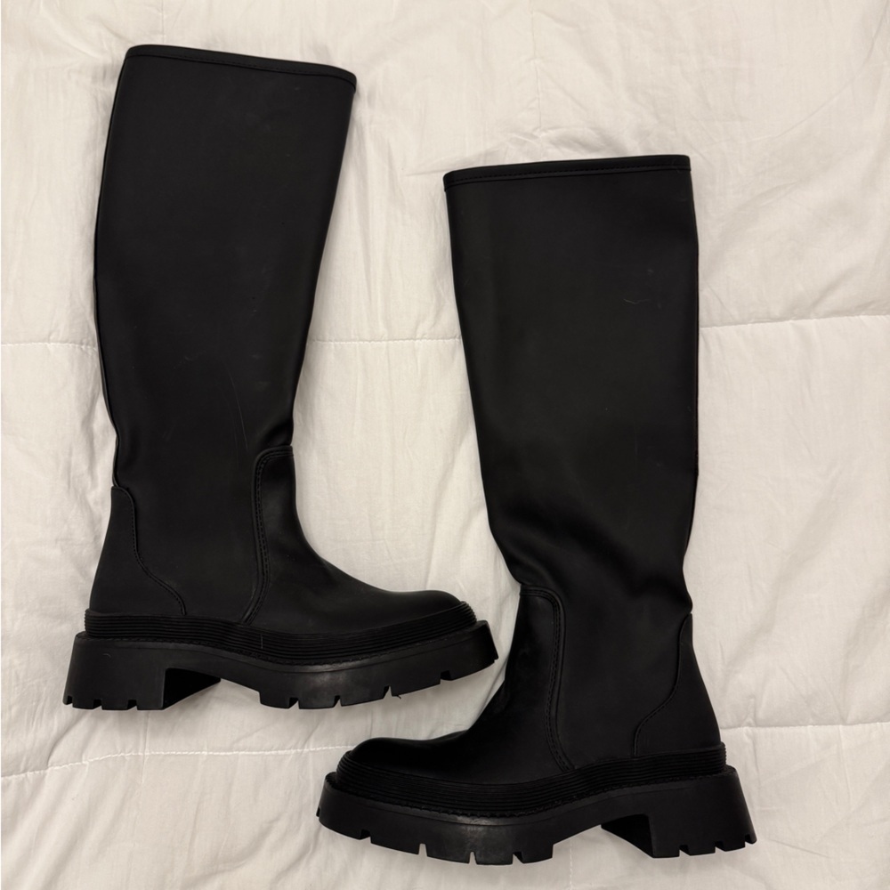 Zara Black Rubber Knee High Rain Boots Pull On Non-Slip Lug Sole EU 35 - Picture 3 of 5